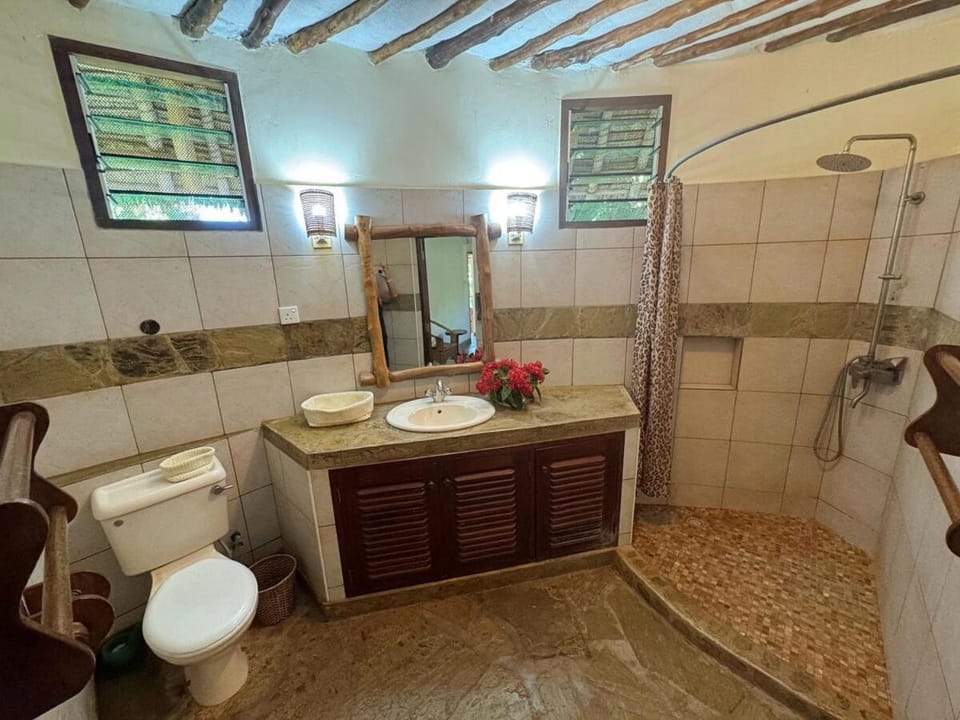 Villa Mbuyu, 3 bedrooms Villa, only 550m to the beach Villa in Diani Beach
