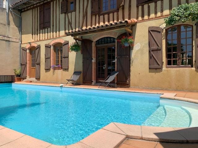 Swimming pool