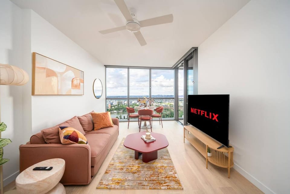 TV and multimedia, View (from property/room), Decorative detail, River view