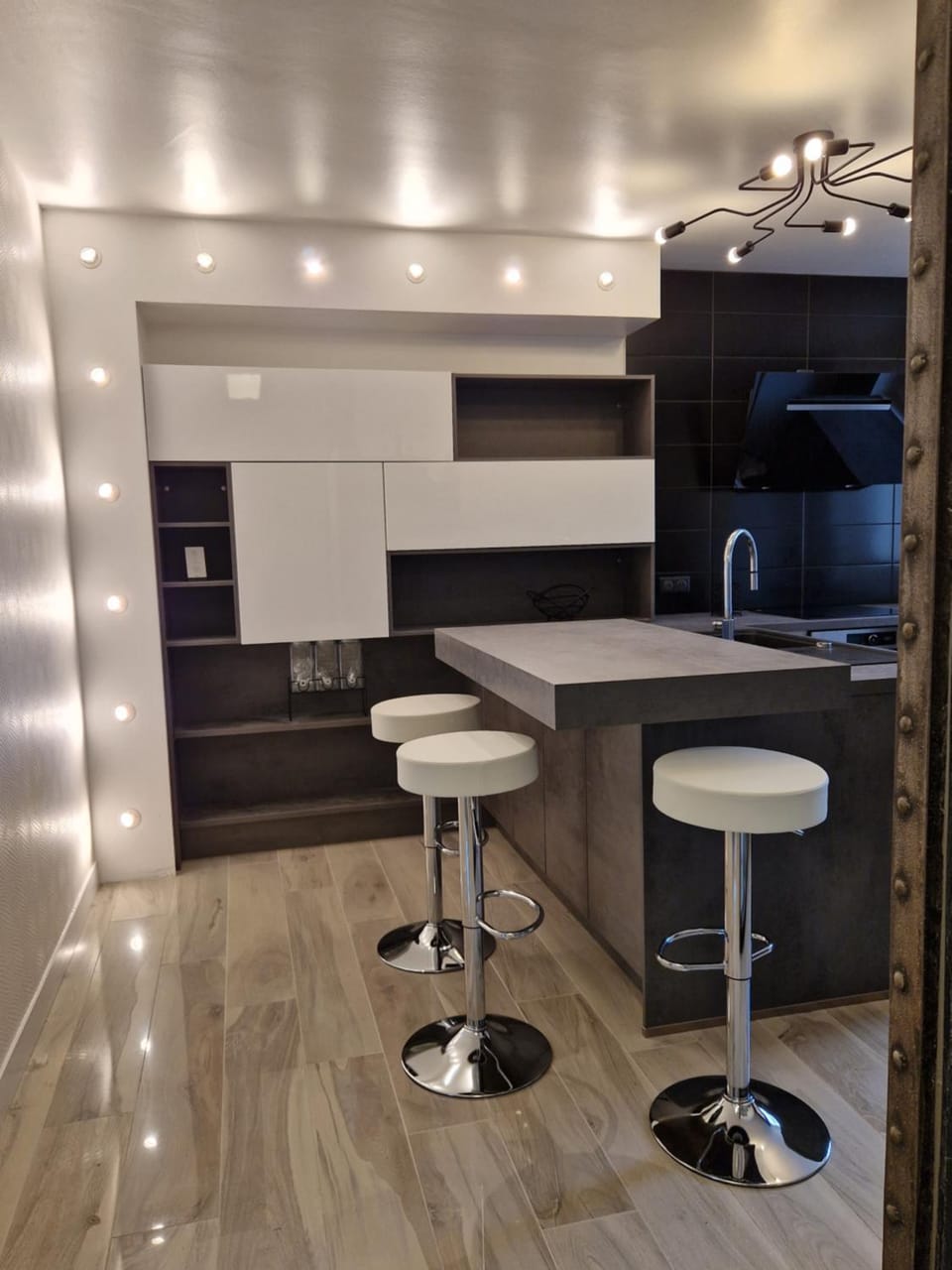 Kitchen or kitchenette