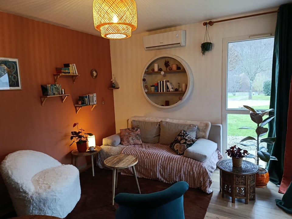 Maisonnette dans son écrin de verdure House in Occitanie