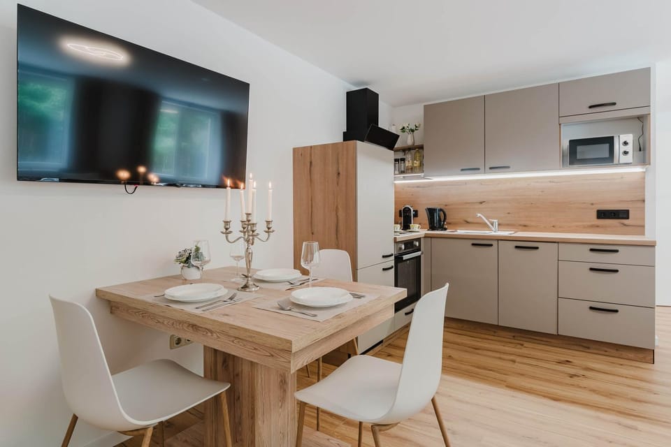 Kitchen or kitchenette, Dining area, microwave, kitchen, kitchen