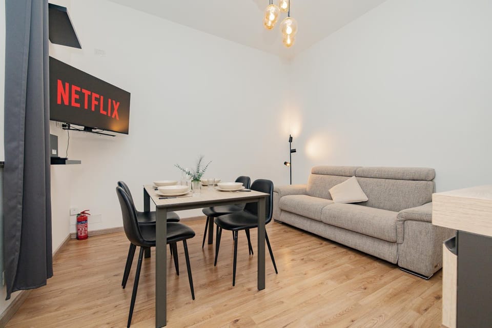 Communal lounge/ TV room, TV and multimedia, Living room, Seating area