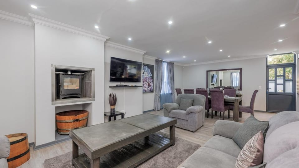 Carpe Diem Unit A next to Langezandt Estate House in Western Cape