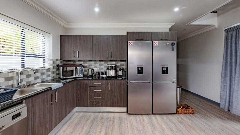 Carpe Diem Unit A next to Langezandt Estate House in Western Cape