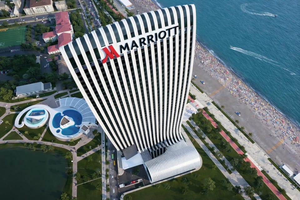Property building, Day, Natural landscape, Bird's eye view, Beach, City view, Pool view, Sea view, Swimming pool