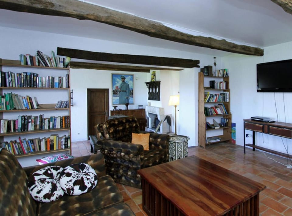 Communal lounge/ TV room, TV and multimedia, Living room