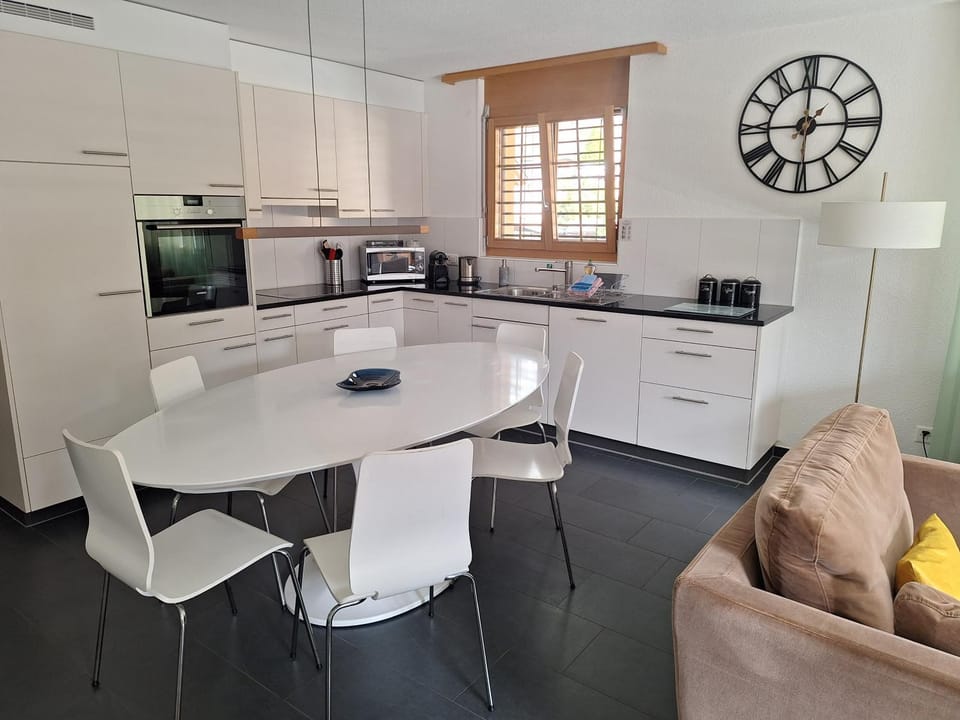 Dining area, kitchen