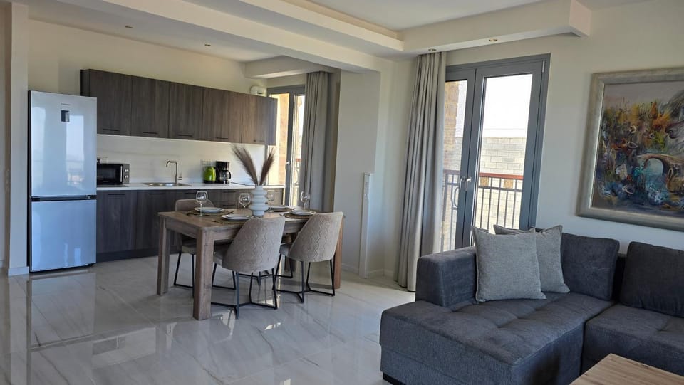 Dining area, kitchen
