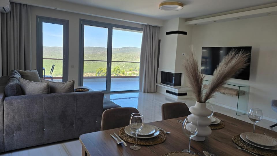 Living room, Dining area