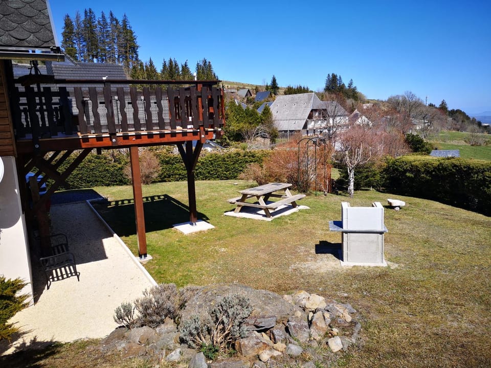 chalet besse en chandese Chalet in Besse-et-Saint-Anastaise