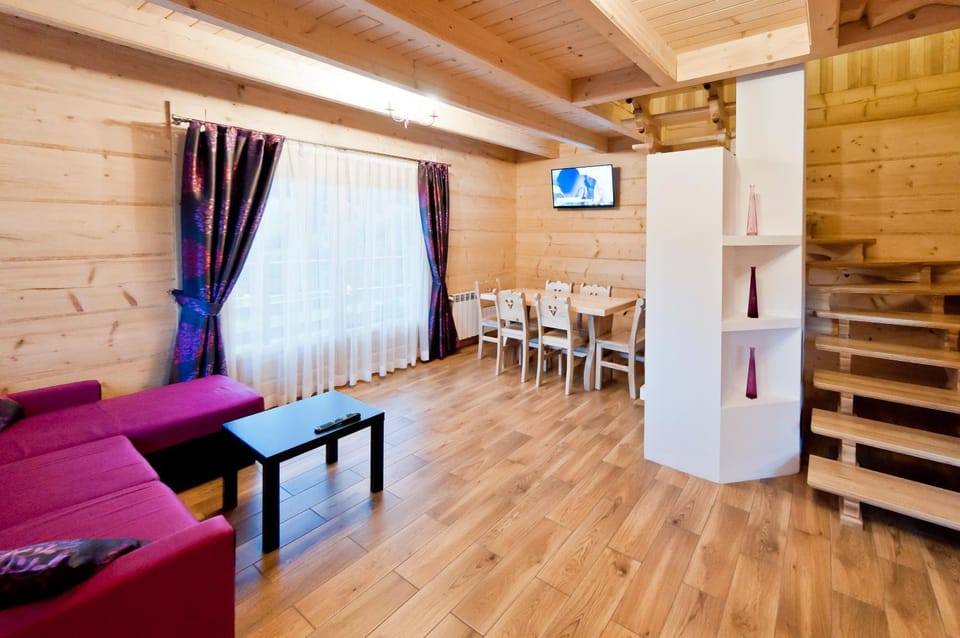 Day, Dining area
