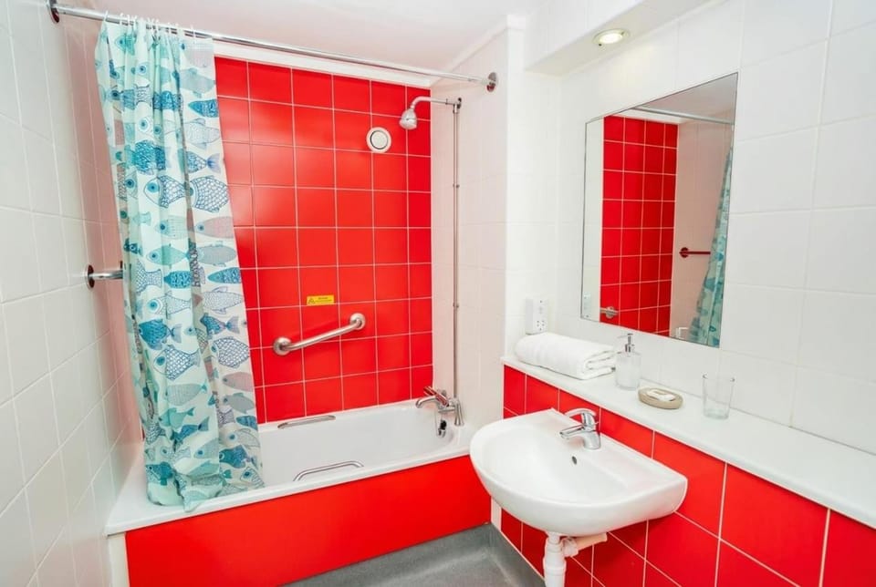Spacious & Bright Central Coventry Budget Studio Apartment in Coventry