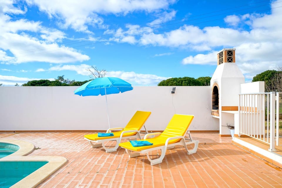 Swimming pool, sunbed