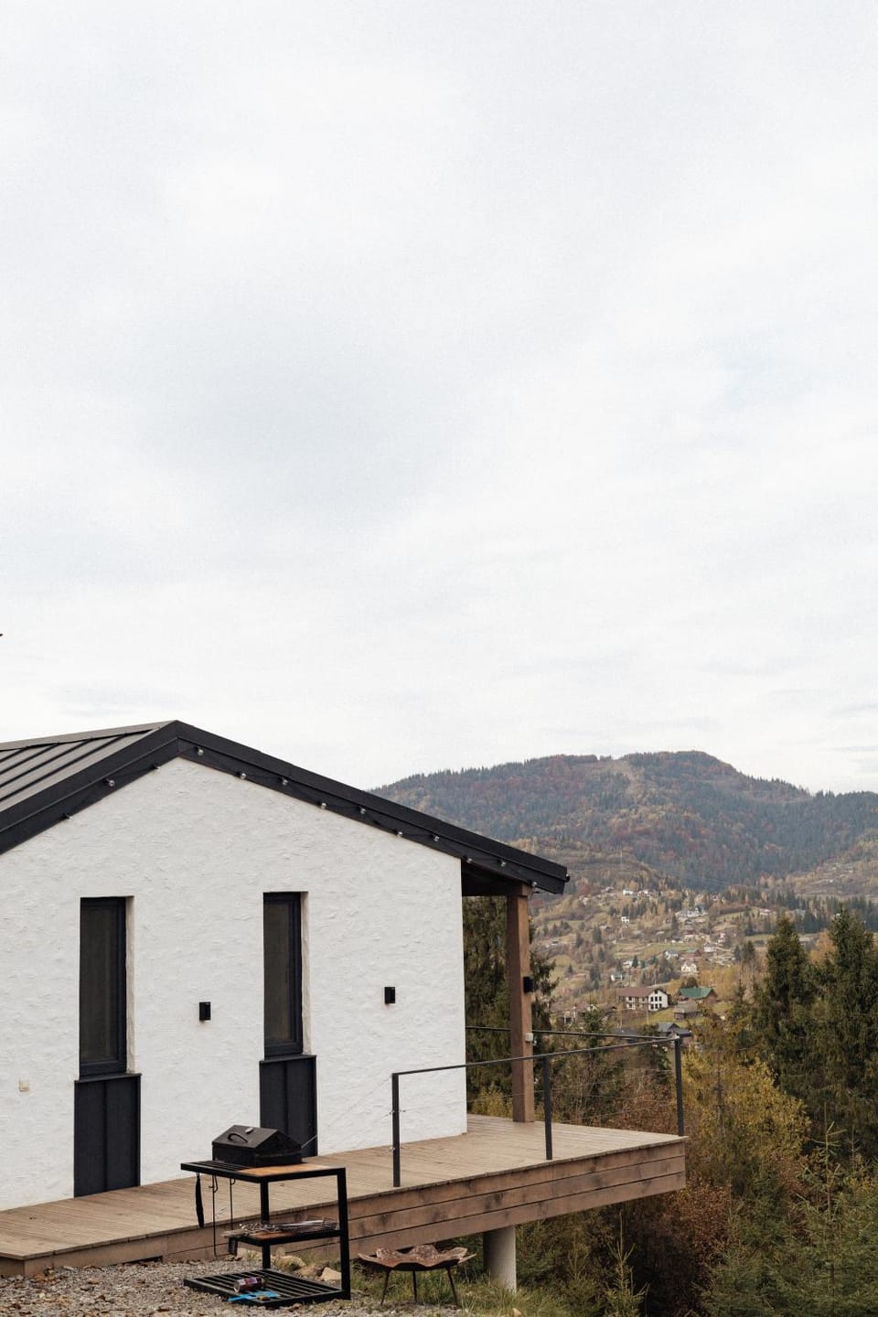 Property building, BBQ facilities, View (from property/room), Balcony/Terrace, City view, Garden view, Mountain view