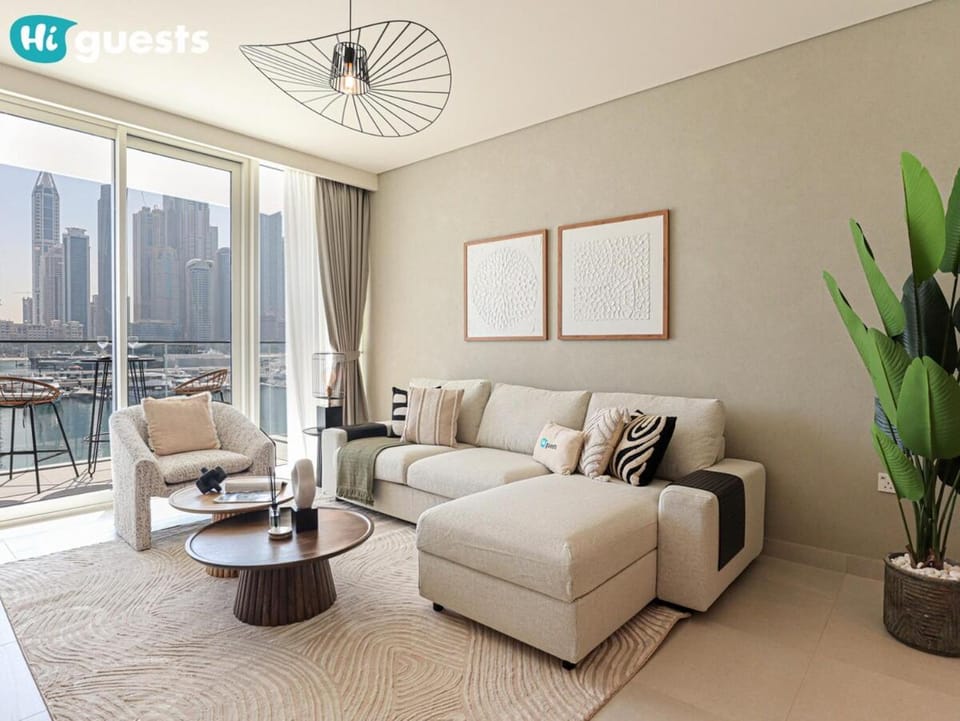 HiGuests - Beautiful Sea Facing 1BR at Emaar Beachfront Apartment in Dubai