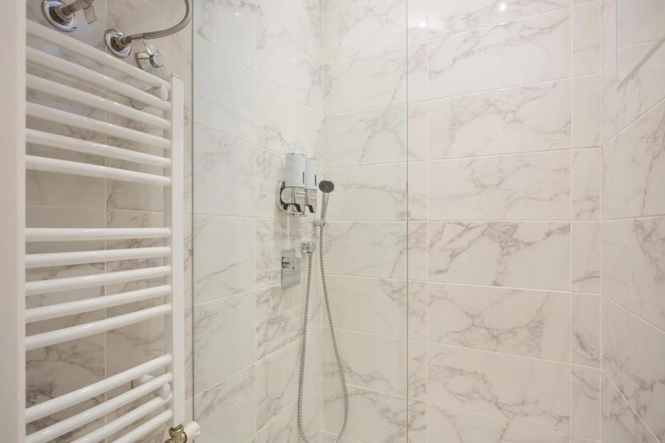 Cozy City Center Nest - Quiet Courtyard Patio Apartment in Belgrade