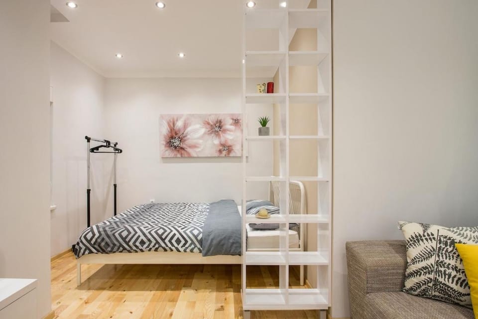 Cozy City Center Nest - Quiet Courtyard Patio Apartment in Belgrade