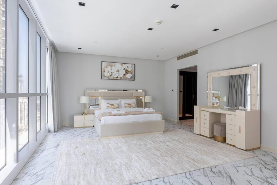 Penthouse Vibes 3BR Billiard & Air Hockey Apartment in Dubai