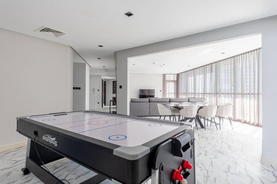 Penthouse Vibes 3BR Billiard & Air Hockey Apartment in Dubai