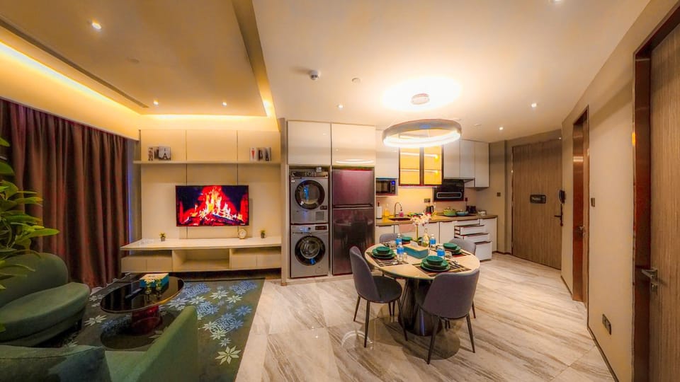TV and multimedia, Kitchen or kitchenette, Living room, Seating area, Dining area, air conditioner