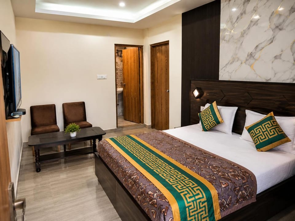 Bed, TV and multimedia, Photo of the whole room, Seating area