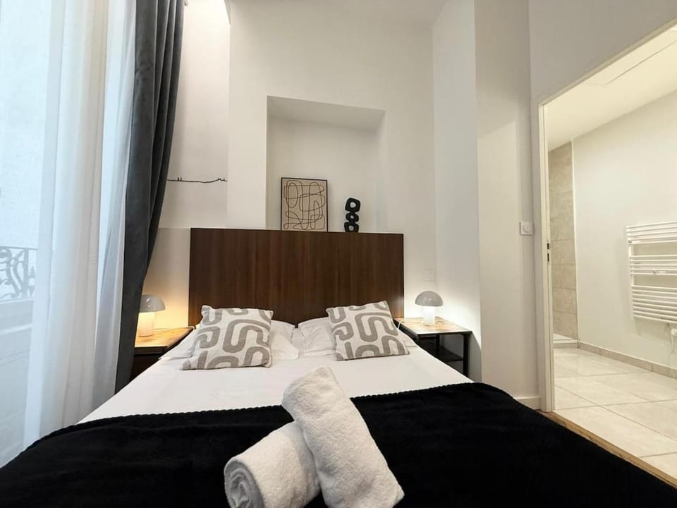 Herriot 1 - Bedroom - Hyper Centre Apartment in Lyon