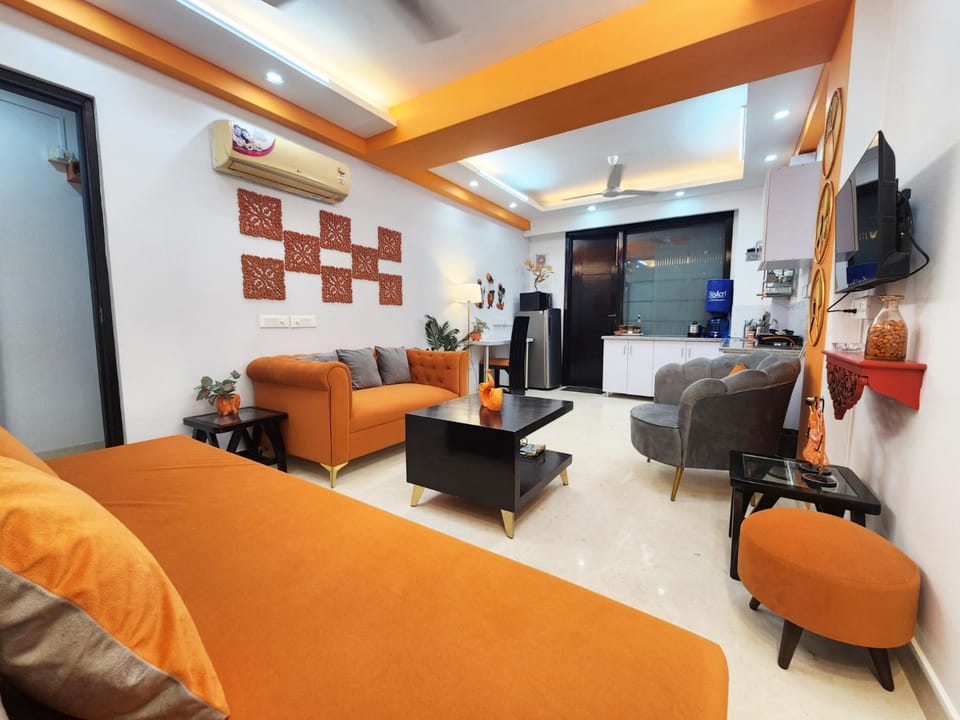 TV and multimedia, Living room, Seating area, Evening entertainment