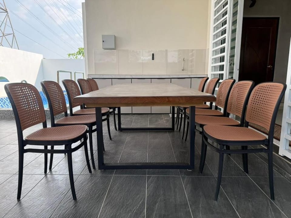 Rustic Vibe Pool Bungalow Karaoke 5R7B for 22pax Villa in Ipoh