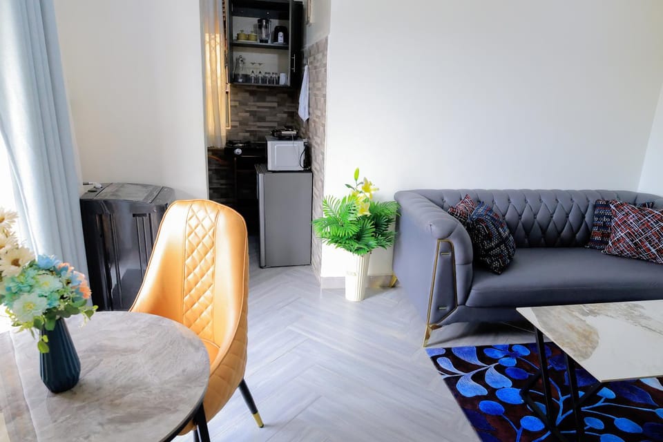 Living room, Dining area, laundry