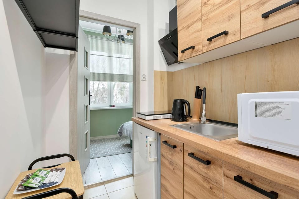 Coffee/tea facilities, Kitchen or kitchenette, stove