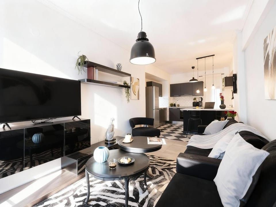 TV and multimedia, Kitchen or kitchenette, Living room, Evening entertainment