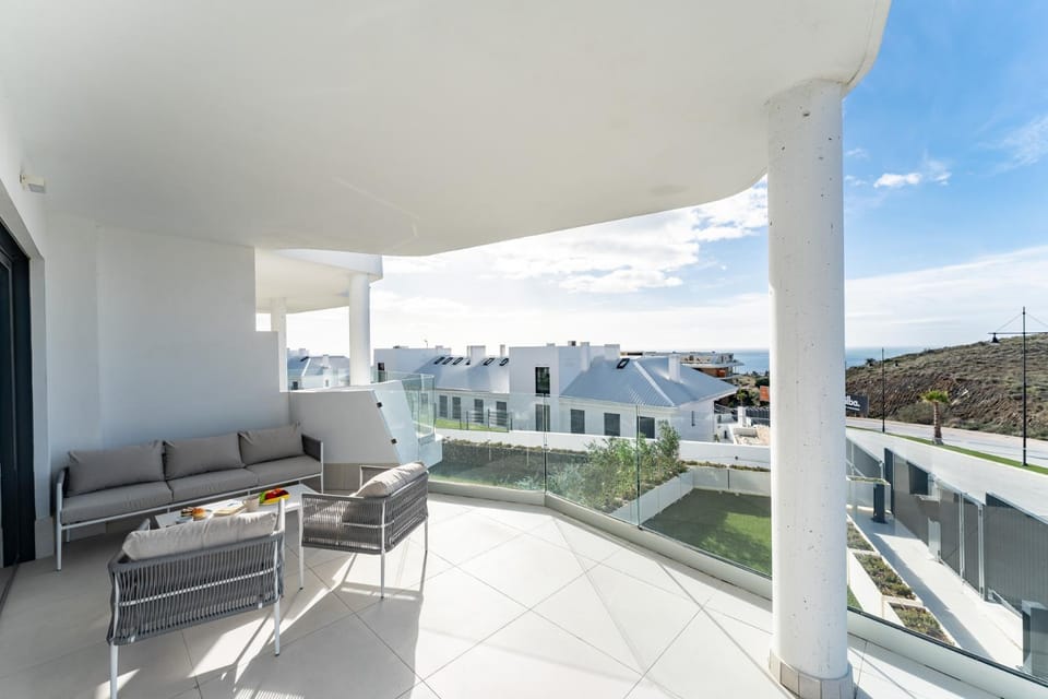 CT 404 - Faro's Fuengirola Higueron Hights - Seaviews Apartment in Fuengirola