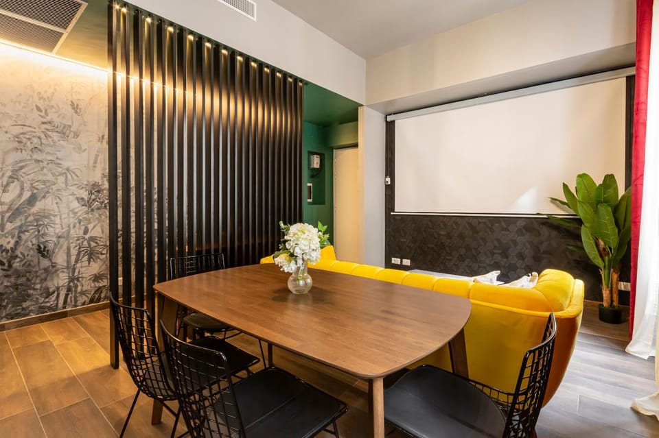 TV and multimedia, Living room, Seating area, heating, air conditioner