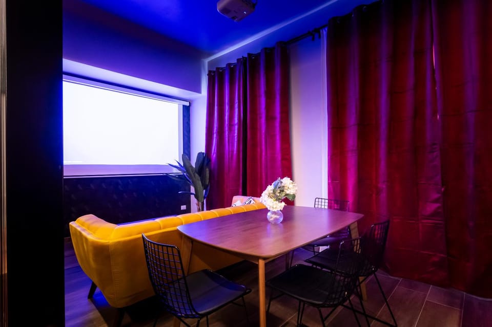 TV and multimedia, Living room, Seating area, Dining area