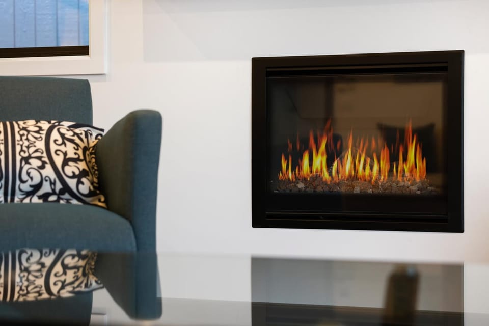 Seating area, fireplace