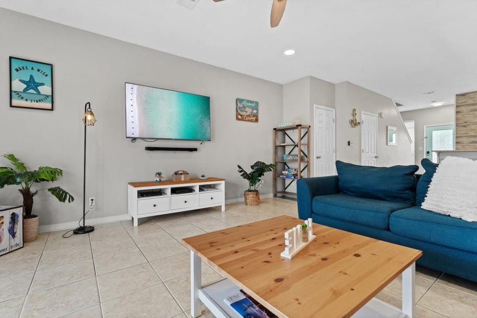 Across the Beach and sparkling Pool! 55 House in Miramar Beach