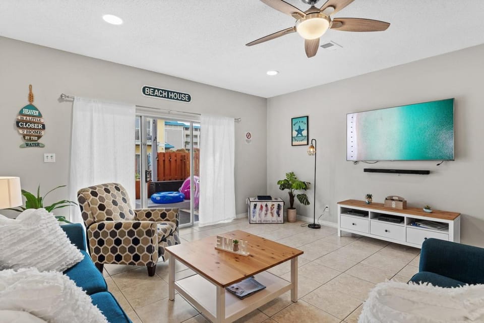 Across the Beach and sparkling Pool! 55 House in Miramar Beach