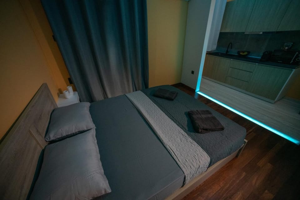 Bed, Photo of the whole room, Bedroom, towels