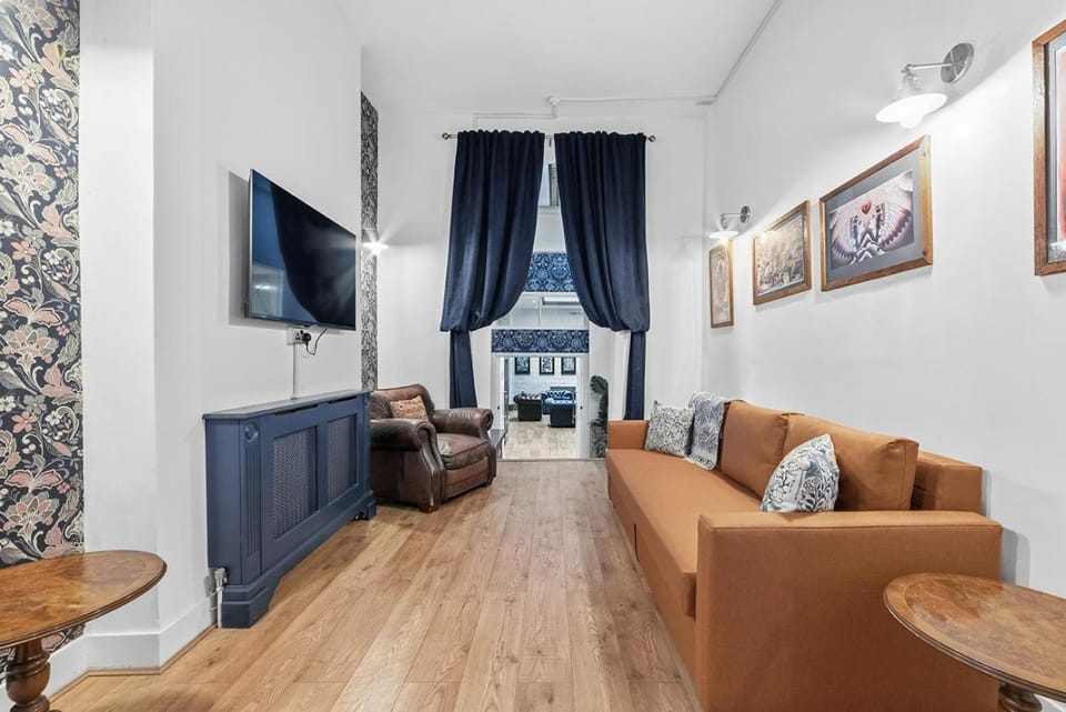 TV and multimedia, Living room, Seating area