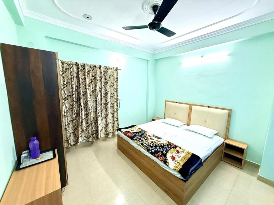 Bed, Photo of the whole room, Bedroom, wardrobe