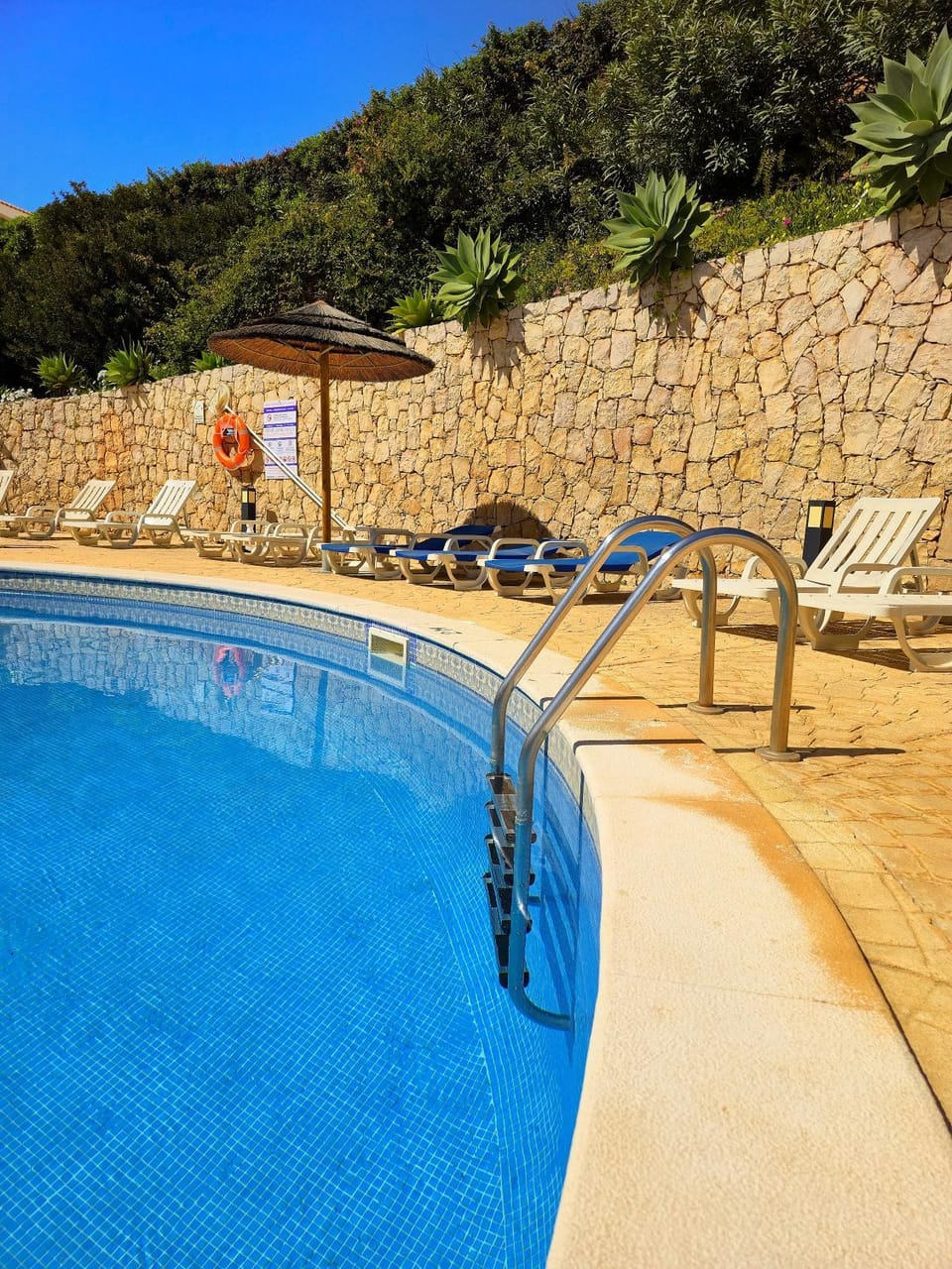 Swimming pool, sunbed