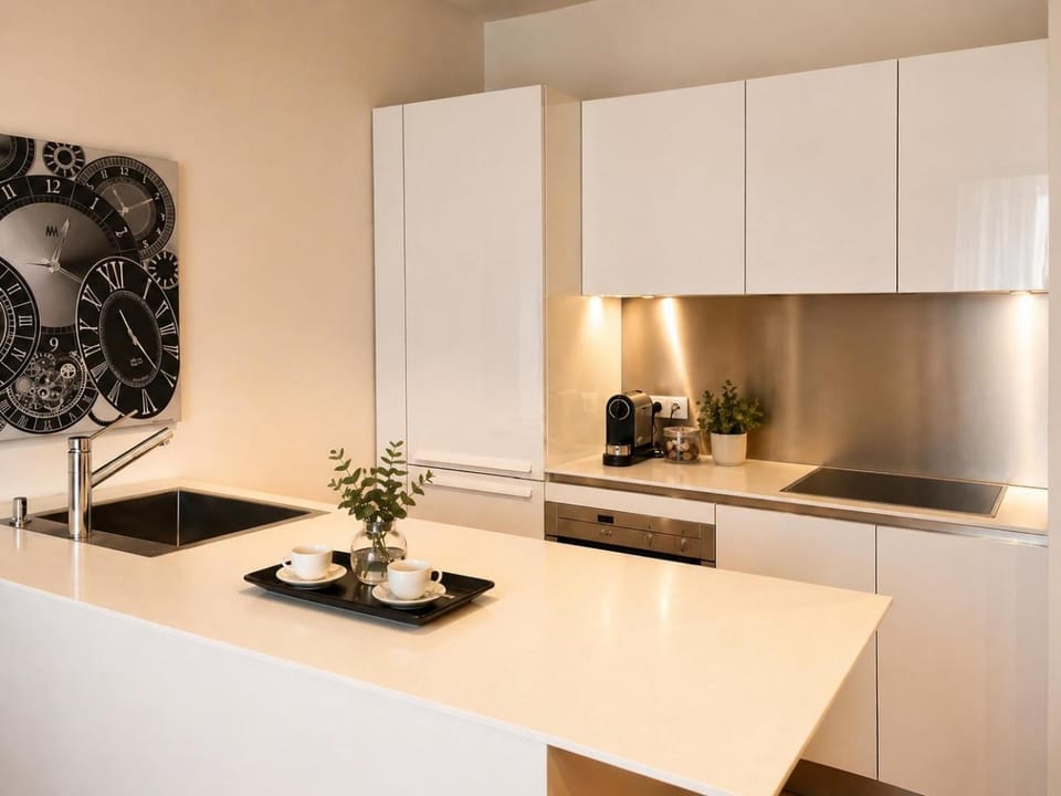 Kitchen or kitchenette, minibar, stove