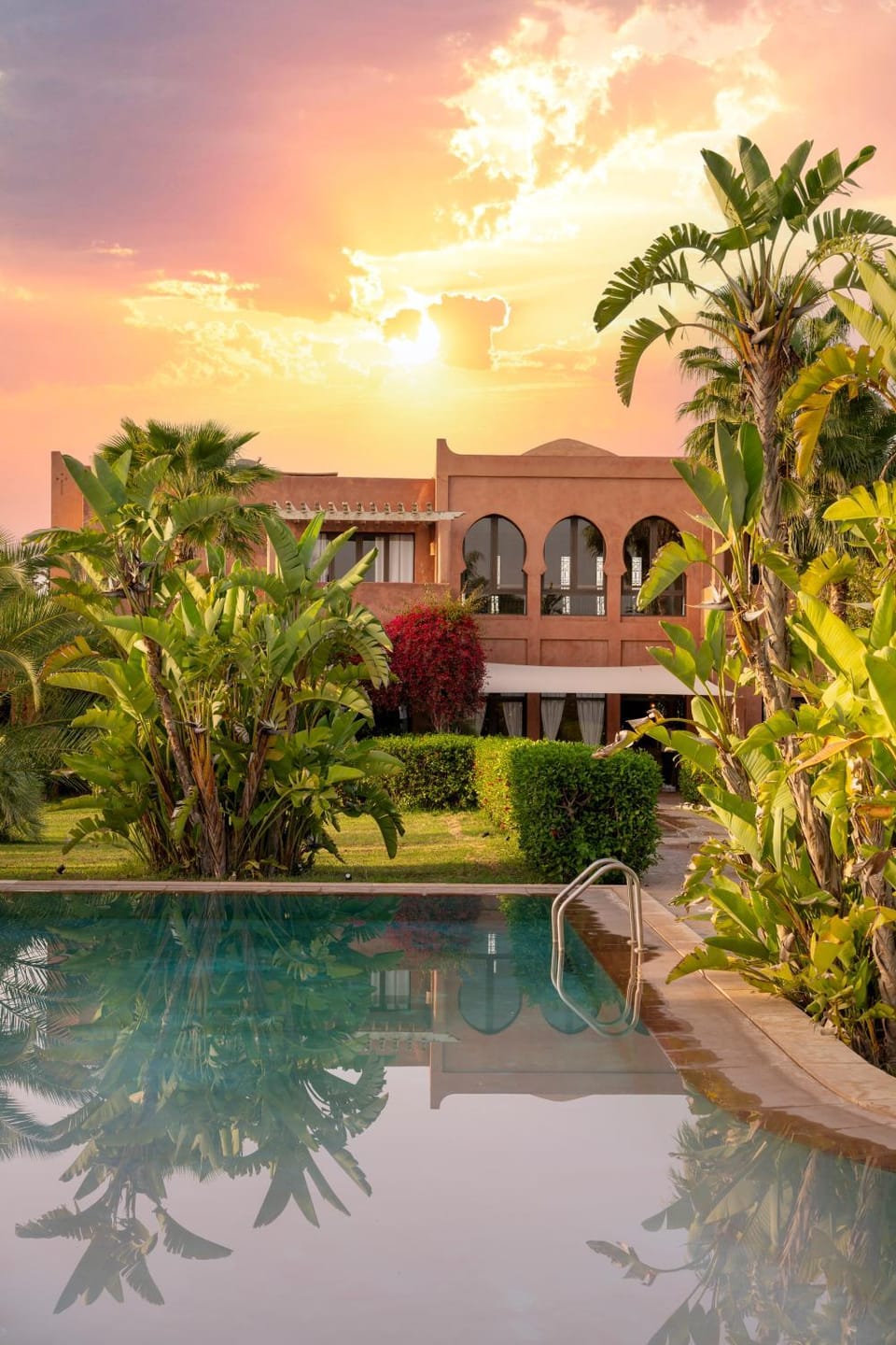 Property building, Day, Garden, Garden view, Pool view, Swimming pool