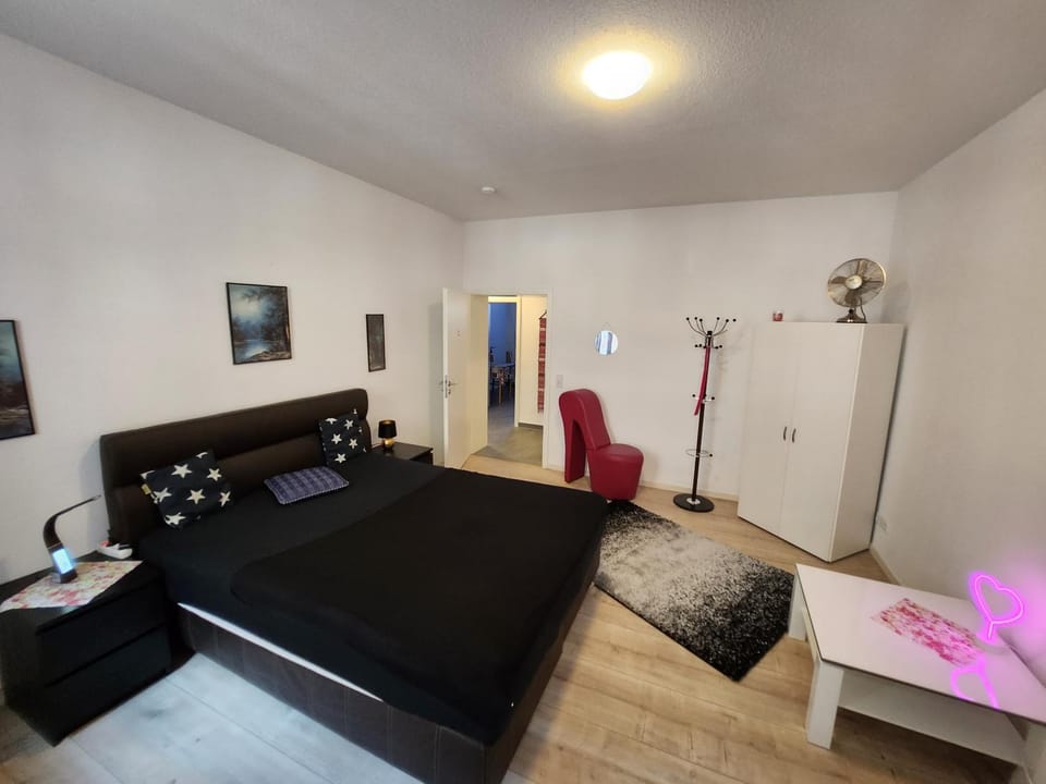 MD, FeWo Deluxe Best in Preis- Leistung , EG, 1 Einelbett, 1 Qeensize Doppelbett 1 Romantikzimmer 79 qm Apartment in Magdeburg