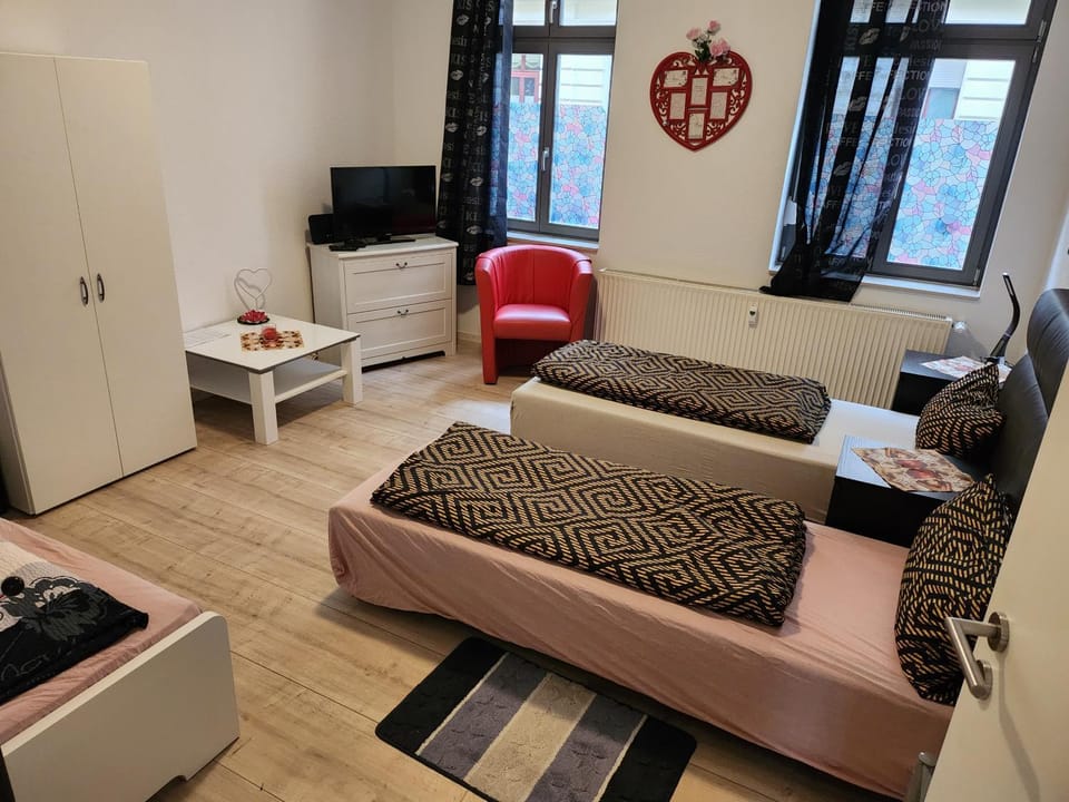 MD, FeWo Deluxe Best in Preis- Leistung , EG, 1 Einelbett, 1 Qeensize Doppelbett 1 Romantikzimmer 79 qm Apartment in Magdeburg