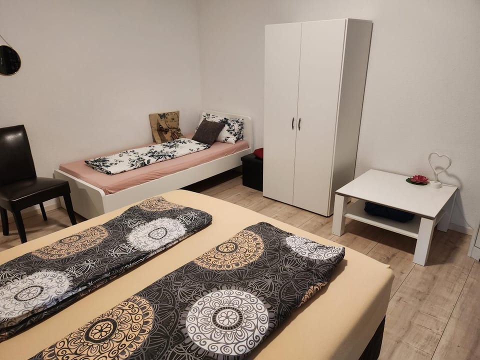 MD, FeWo Deluxe Best in Preis- Leistung , EG, 1 Einelbett, 1 Qeensize Doppelbett 1 Romantikzimmer 79 qm Apartment in Magdeburg