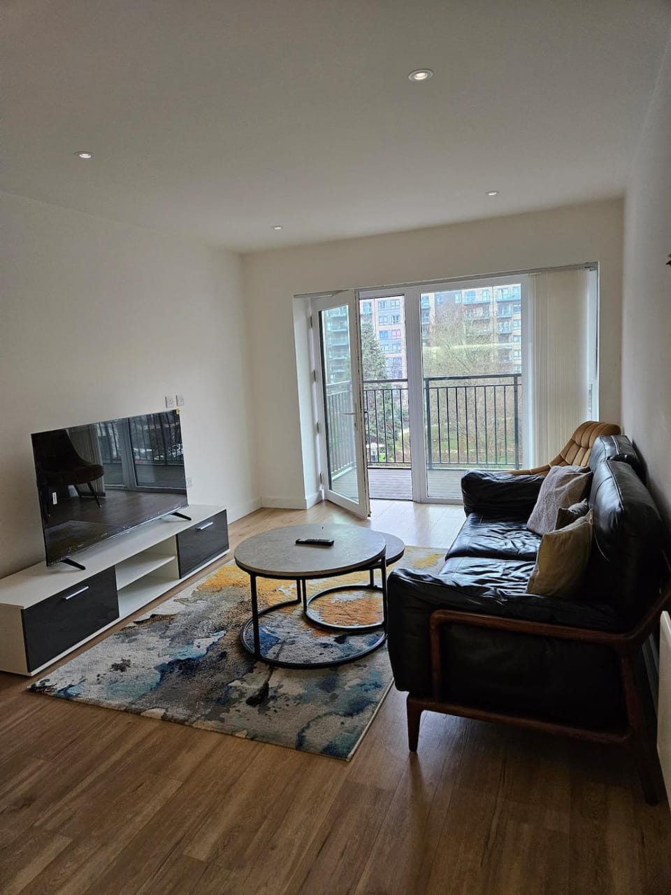 TV and multimedia, Living room, Seating area, Evening entertainment