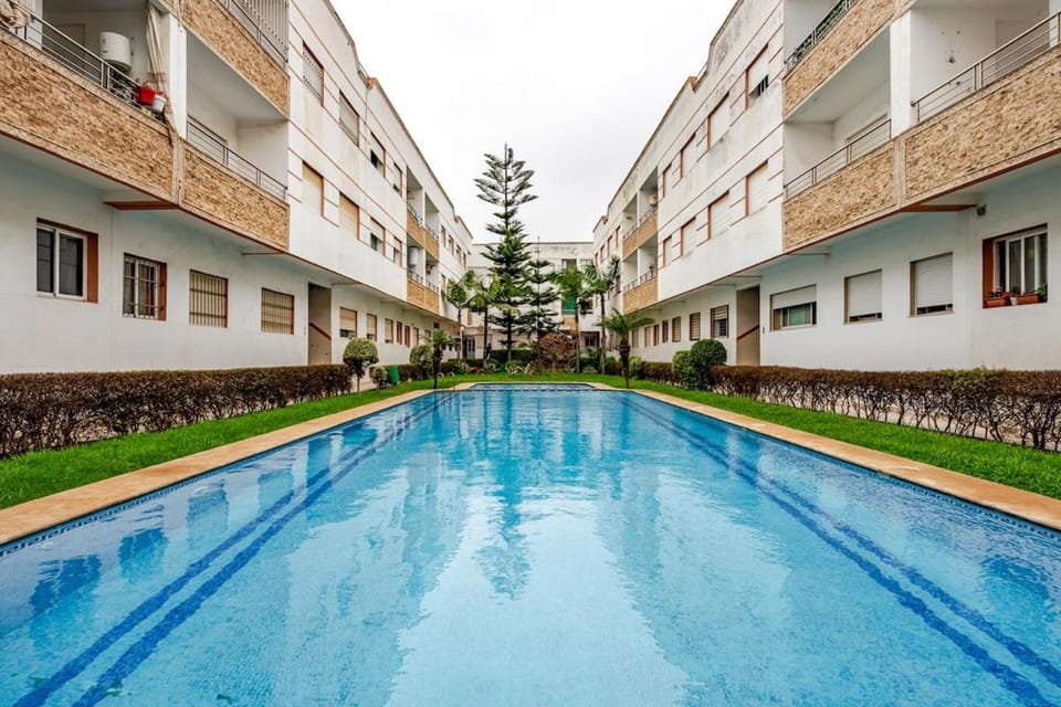 Property building, Day, Pool view, Swimming pool, Location