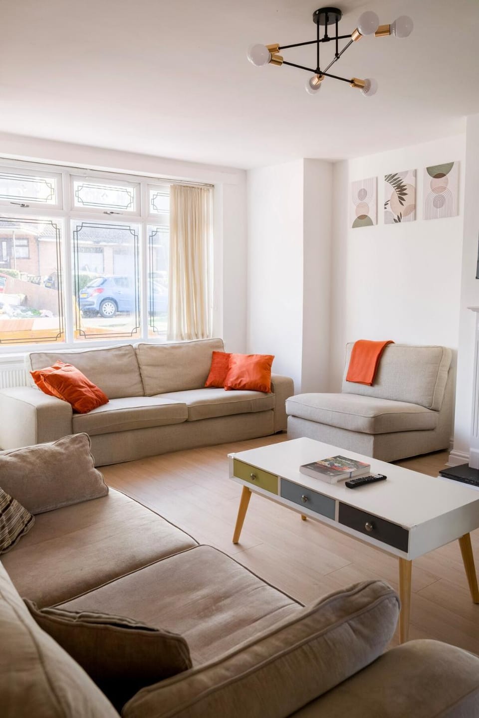 Huge 6BR Modern Retreat, NEC - HS2 - BHX - City House in Metropolitan Borough of Solihull